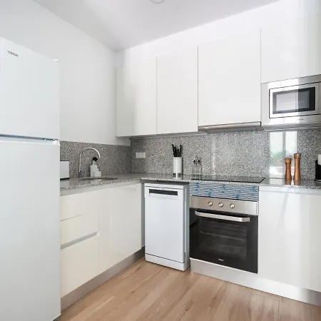 Limehome Carrer De Besalu 90 - Temporal Apartamento *
